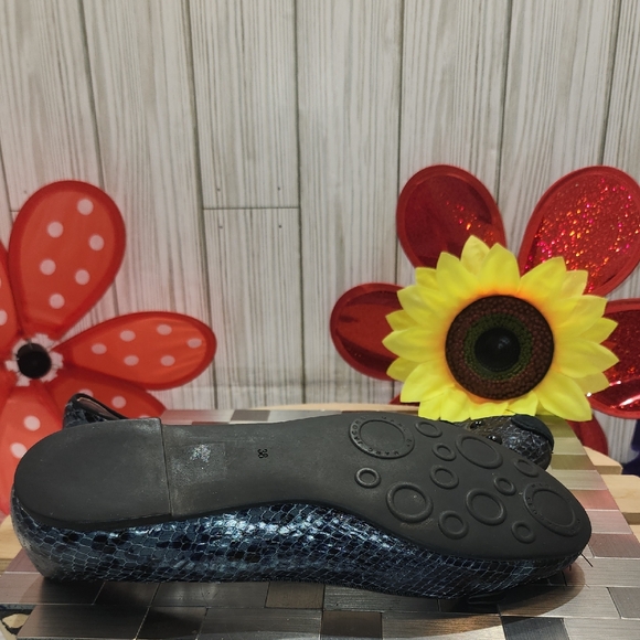 Marc Jacobs Snake Print Flats - Picture 6 of 7